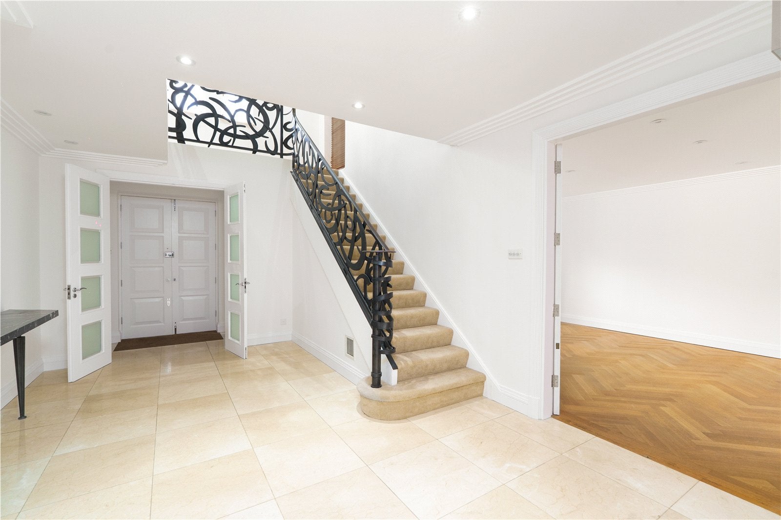 House Winnington Close in Greater London