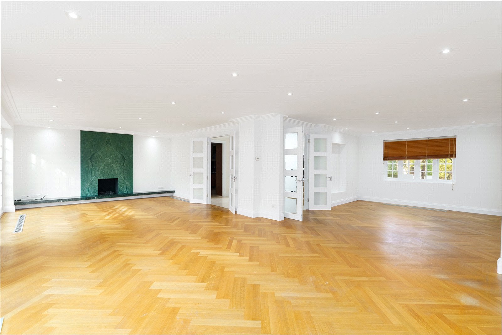 House Winnington Close in Greater London