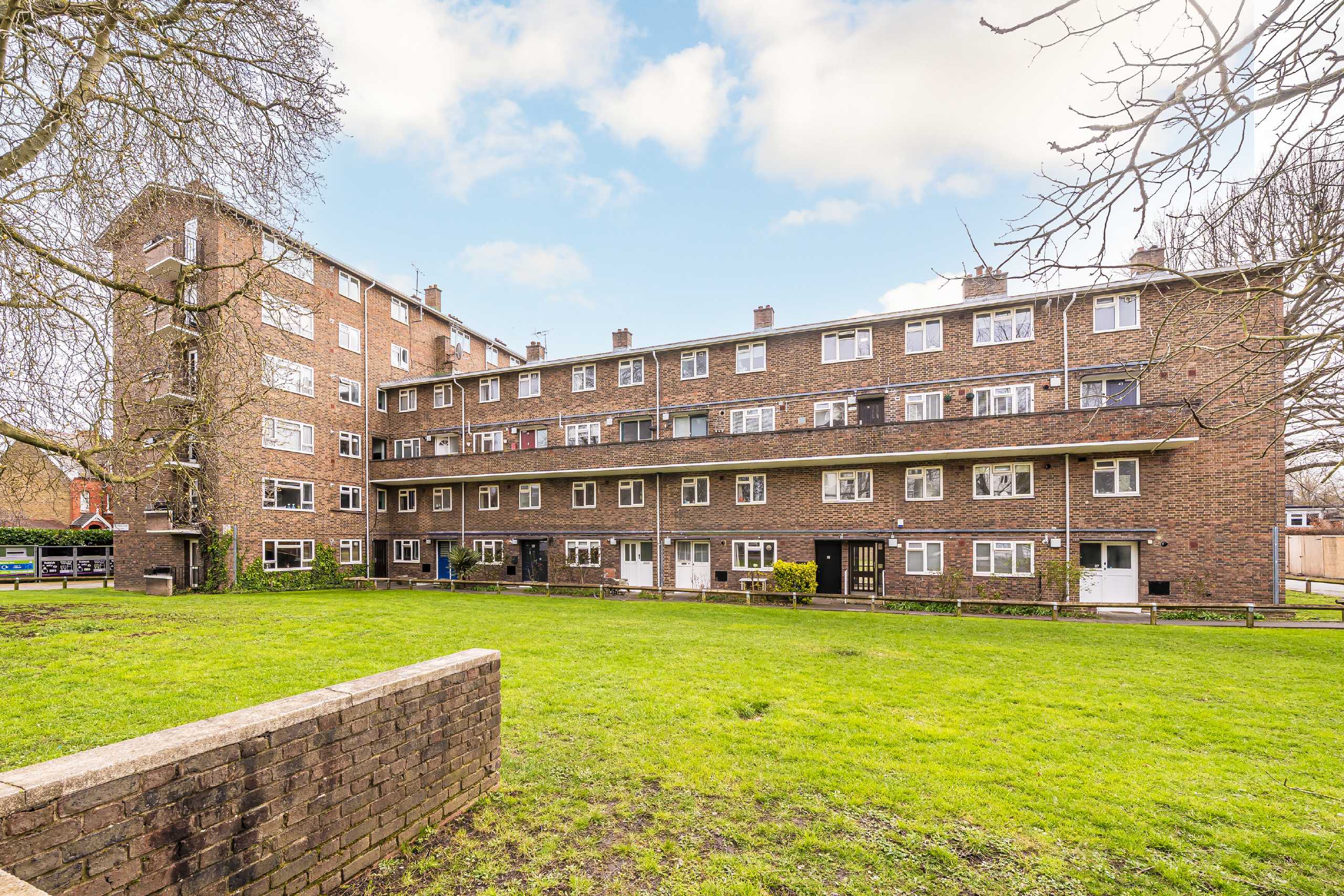 House Fauconberg Road in Greater London