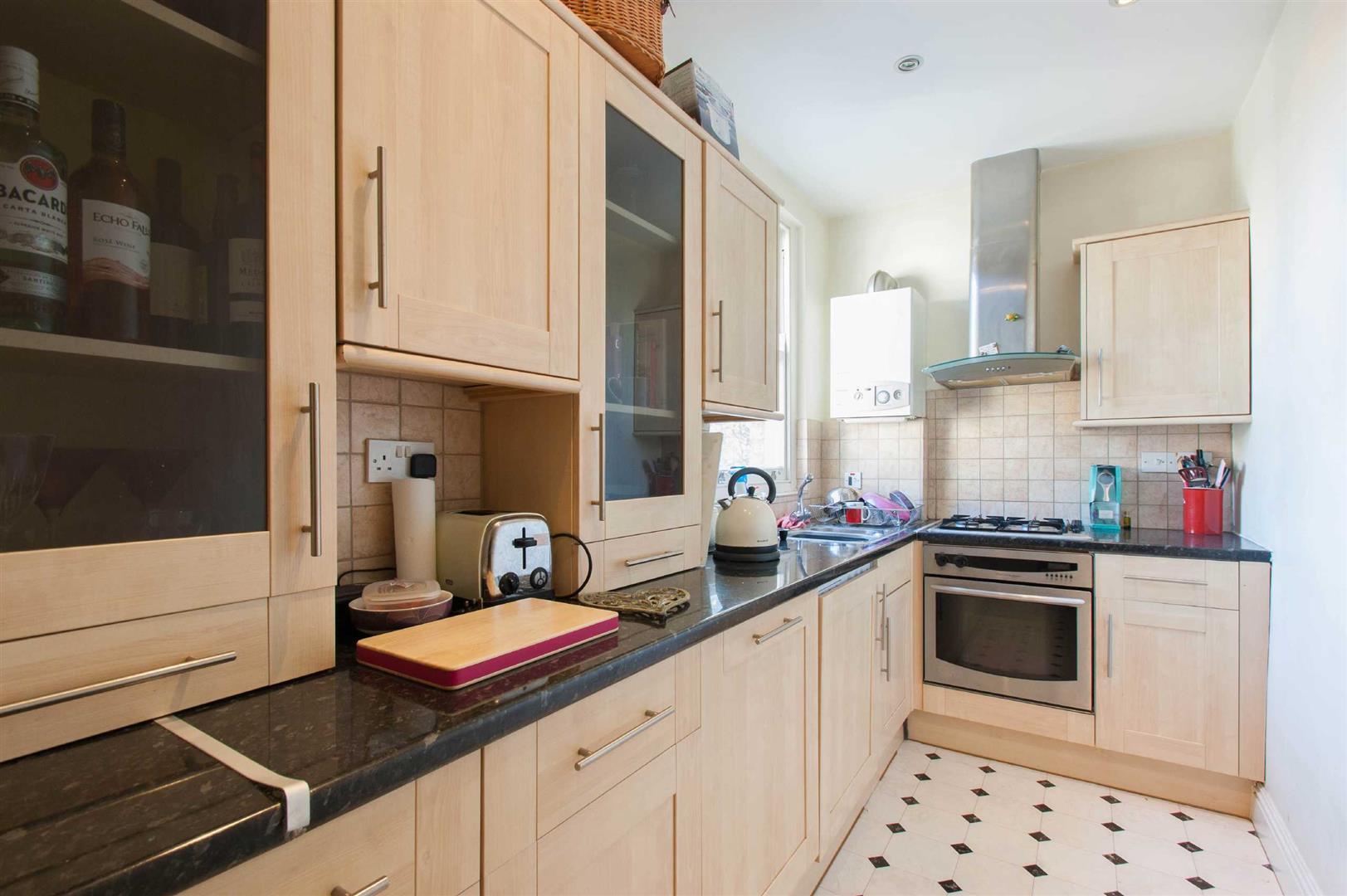 Flat Coulter Road in Greater London