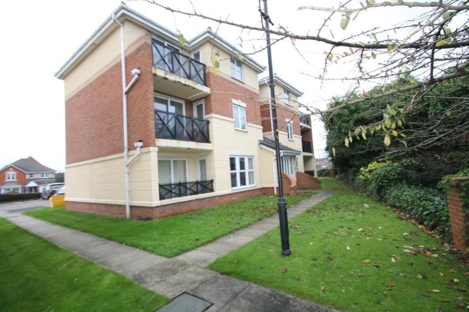 Flat Wesson Gardens in Halesowen