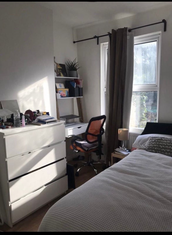 Room Ansdell Road in Greater London