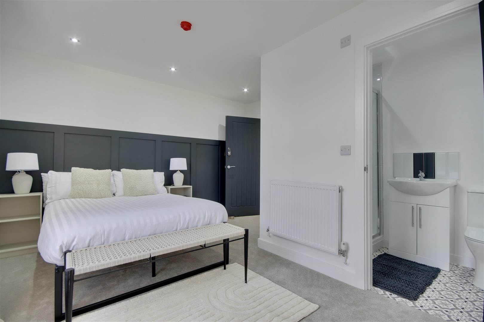 Room New Road East in Portsmouth