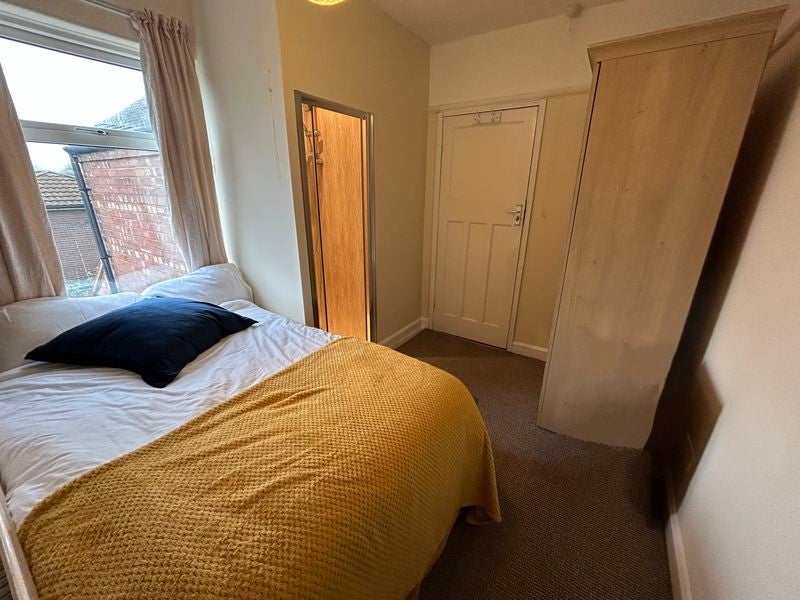 Room Allington Avenue in Nottingham