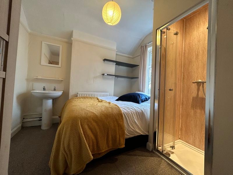 Room Allington Avenue in Nottingham