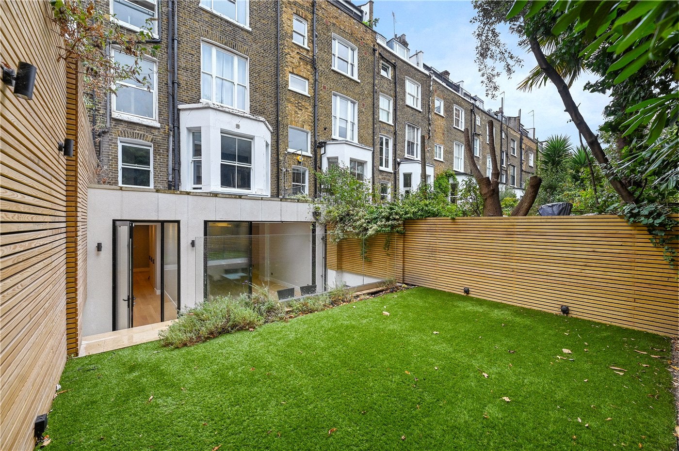 Flat Marloes Road in Greater London