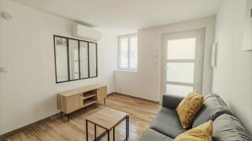Flat Rue Saint-Rémy in Nîmes