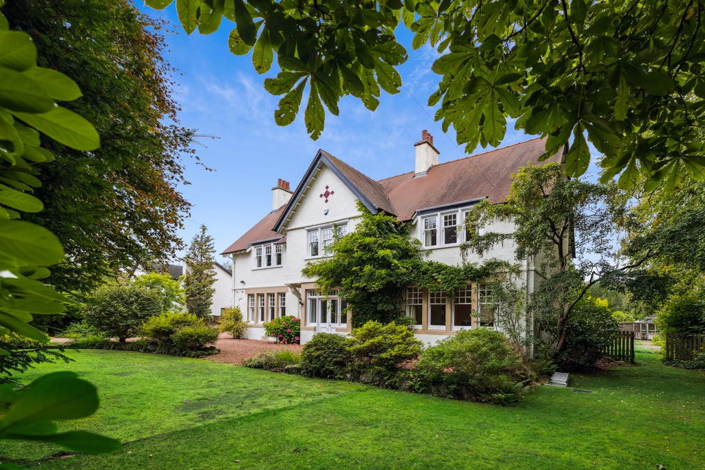 Flat Boclair Road in Bearsden