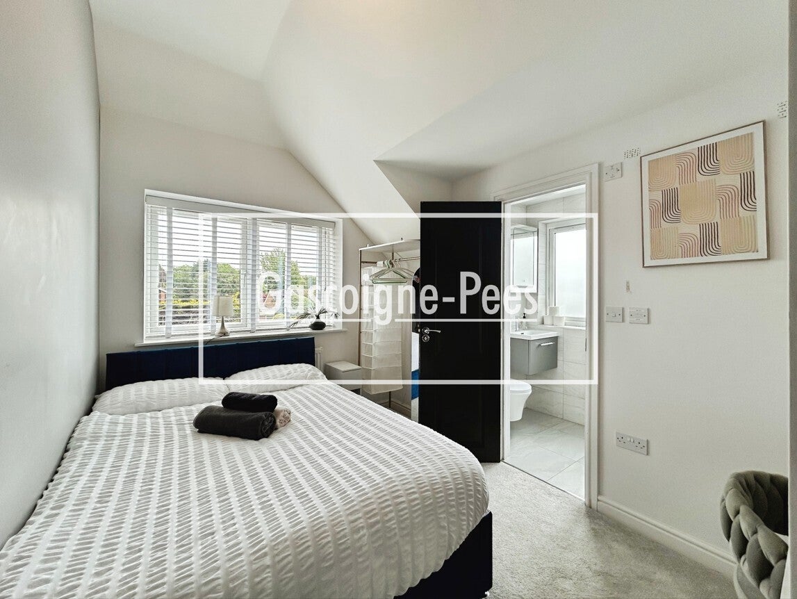 Room Bridges Grove in Reading