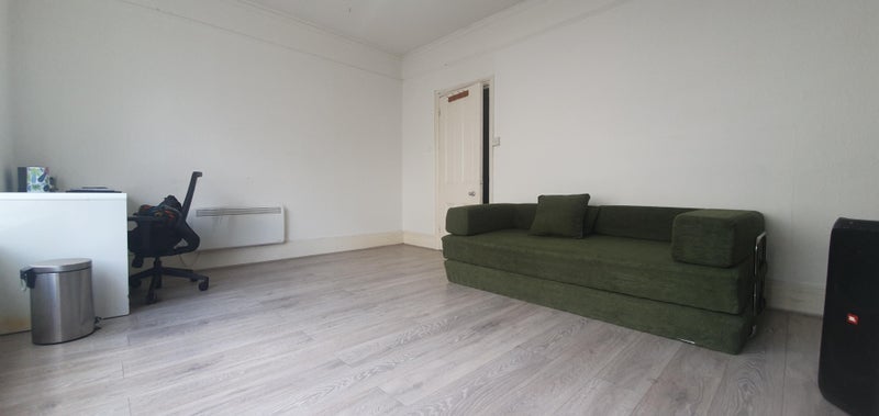 Room Ballards Lane in Greater London