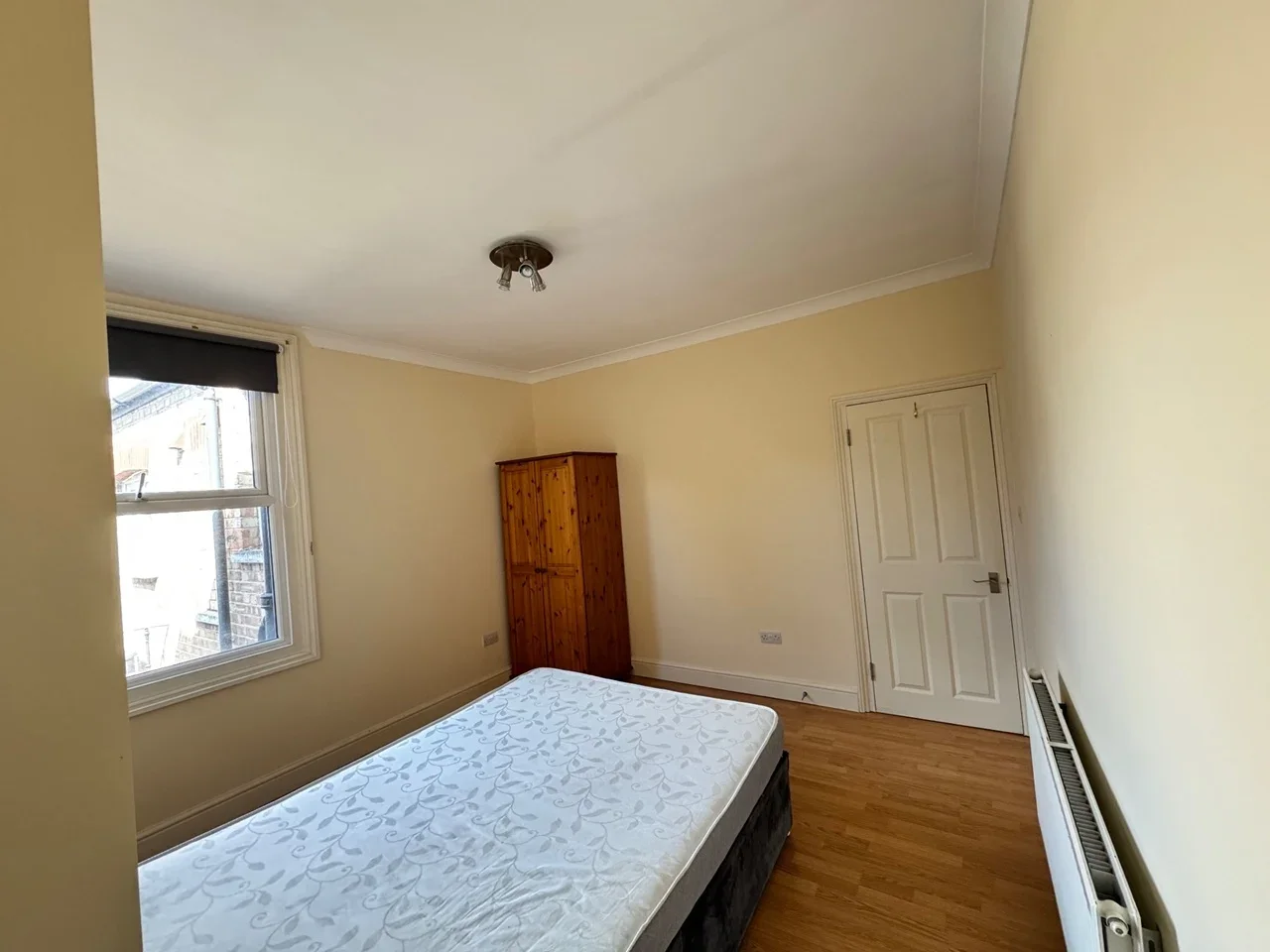 Room Venetian Road in Greater London