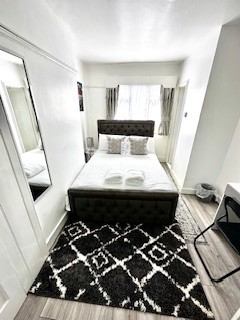 Room Lordship Lane in Greater London
