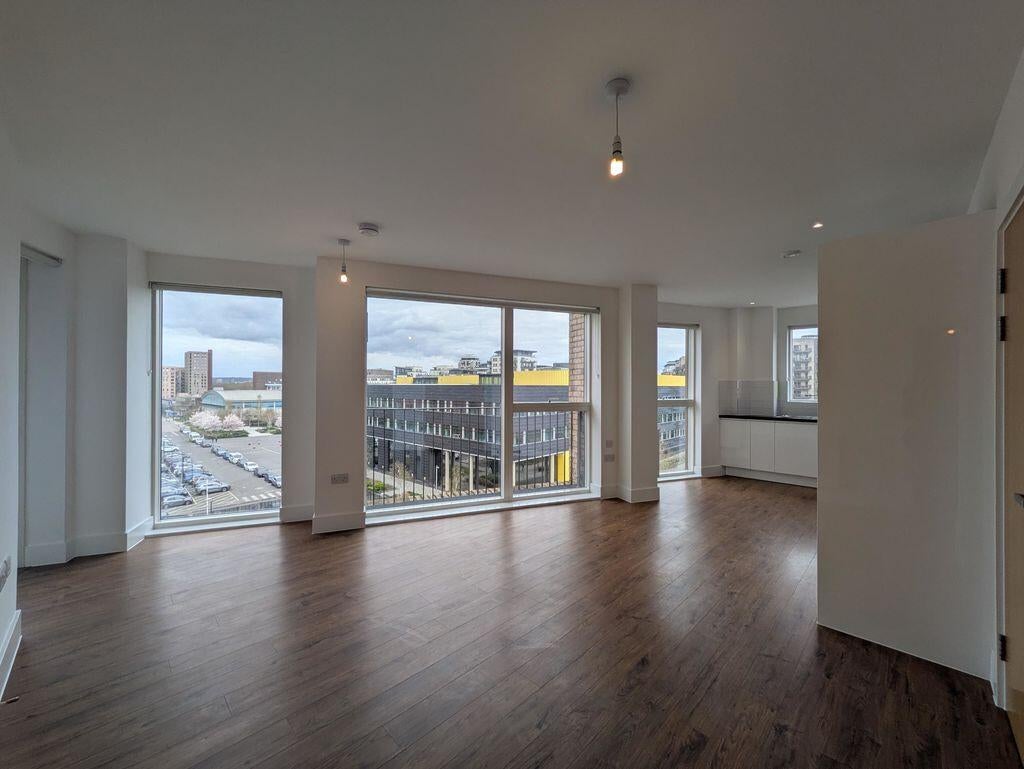 Flat Lismore Boulevard in London