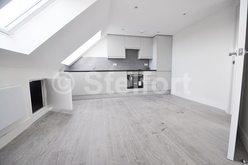 Flat Court Road in Greater London