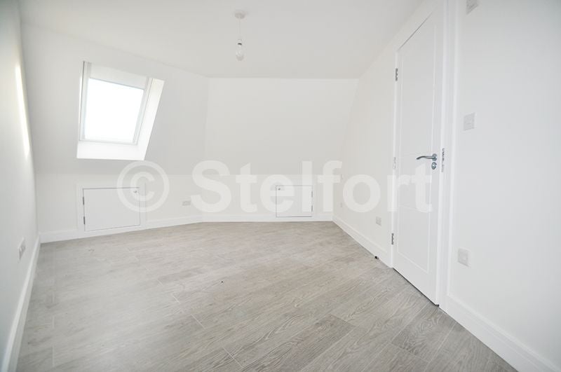 Flat Court Road in Greater London