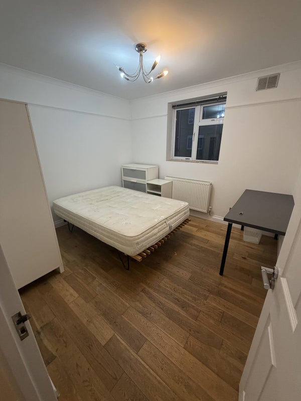 Room Paddington Green in City of Westminster