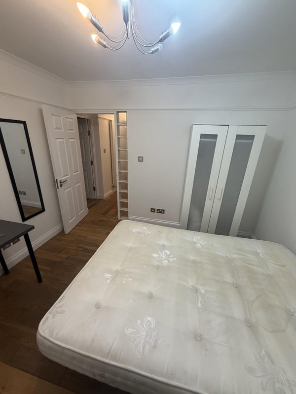 Room Paddington Green in City of Westminster
