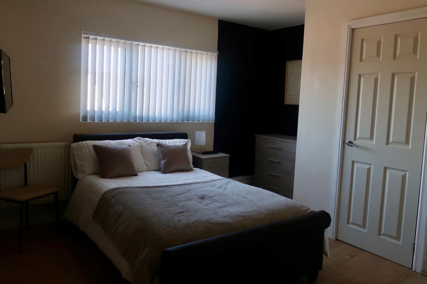 Room Jubilee Drive in Liverpool