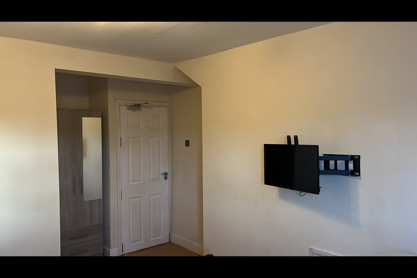 Room Jubilee Drive in Liverpool