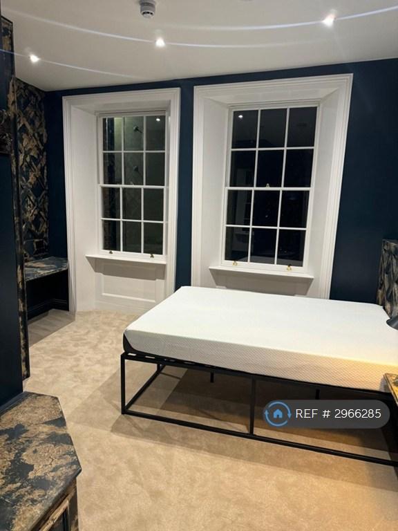 Room Westgate Street in Gloucester