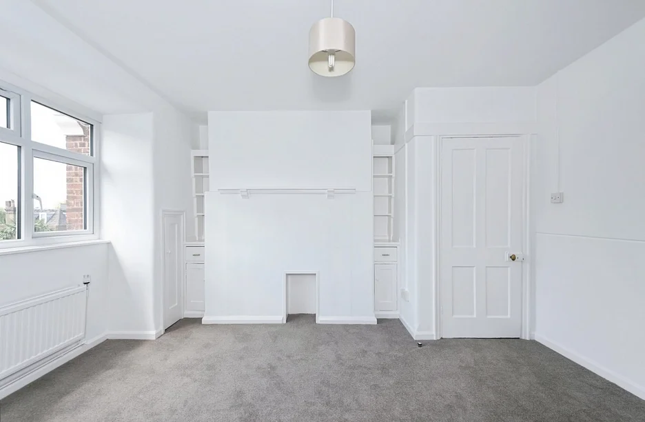 Flat Petersham Road in Greater London