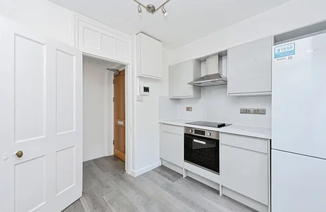 Flat Petersham Road in Greater London
