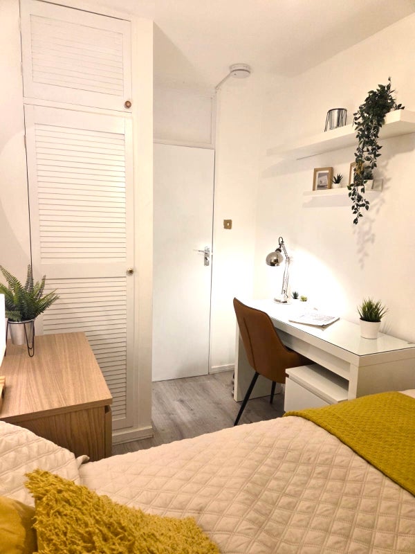 Room Alton Road in Greater London