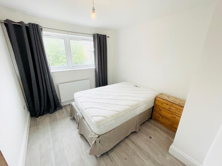 Flat Capstan Square in Greater London