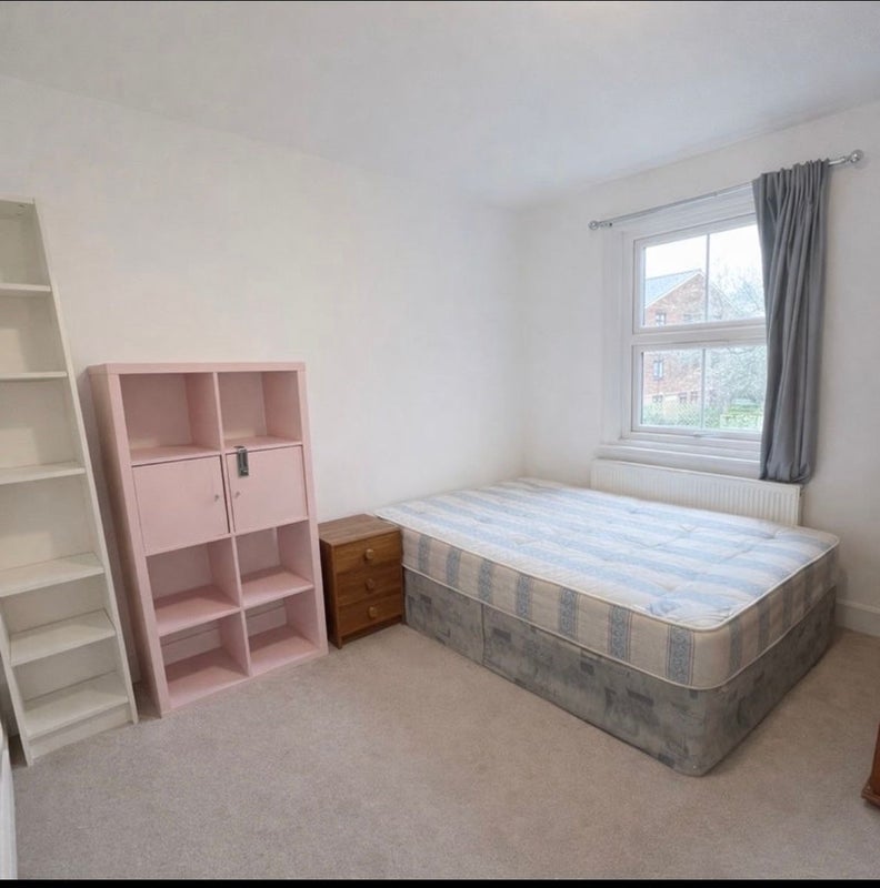 Room Claxton Grove in Greater London