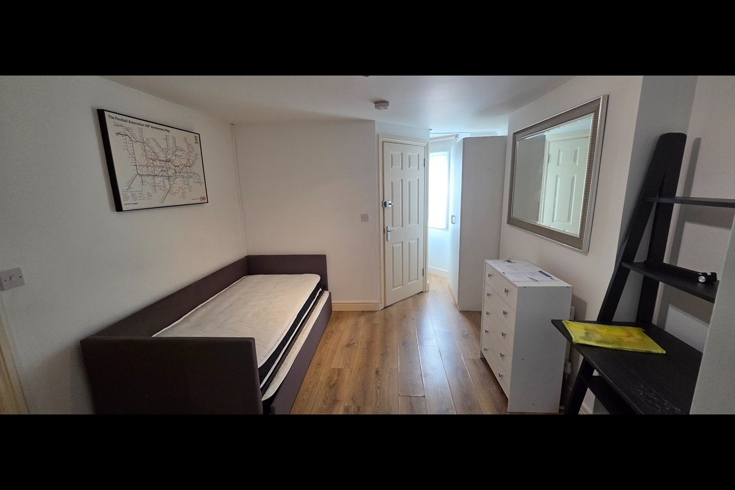Flat Coldharbour Lane in Greater London