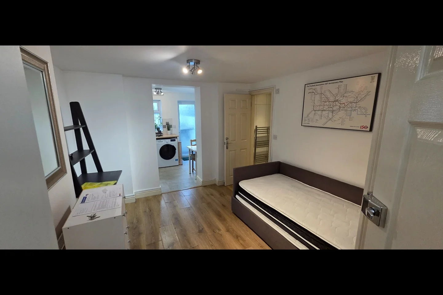 Flat Coldharbour Lane in Greater London