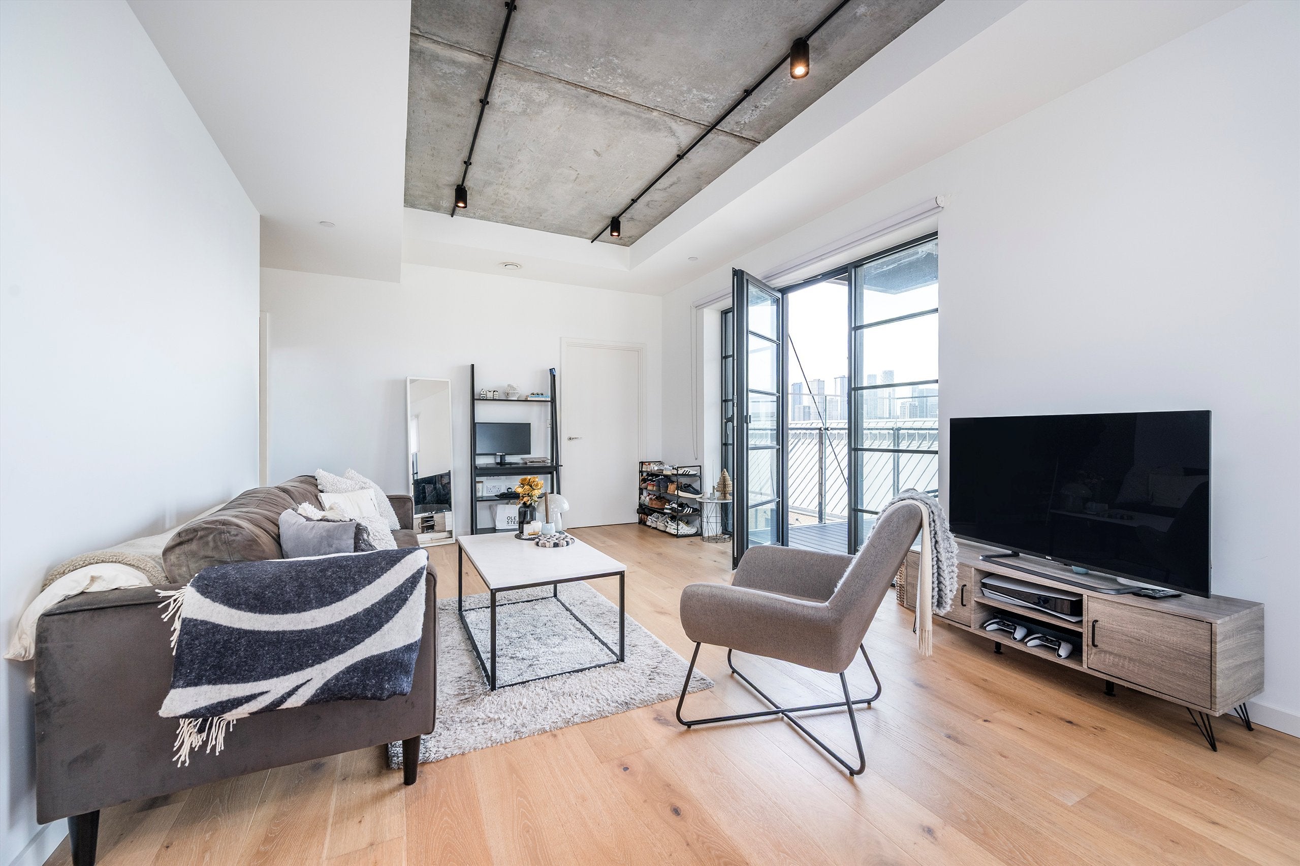Flat Orchard Place in Greater London