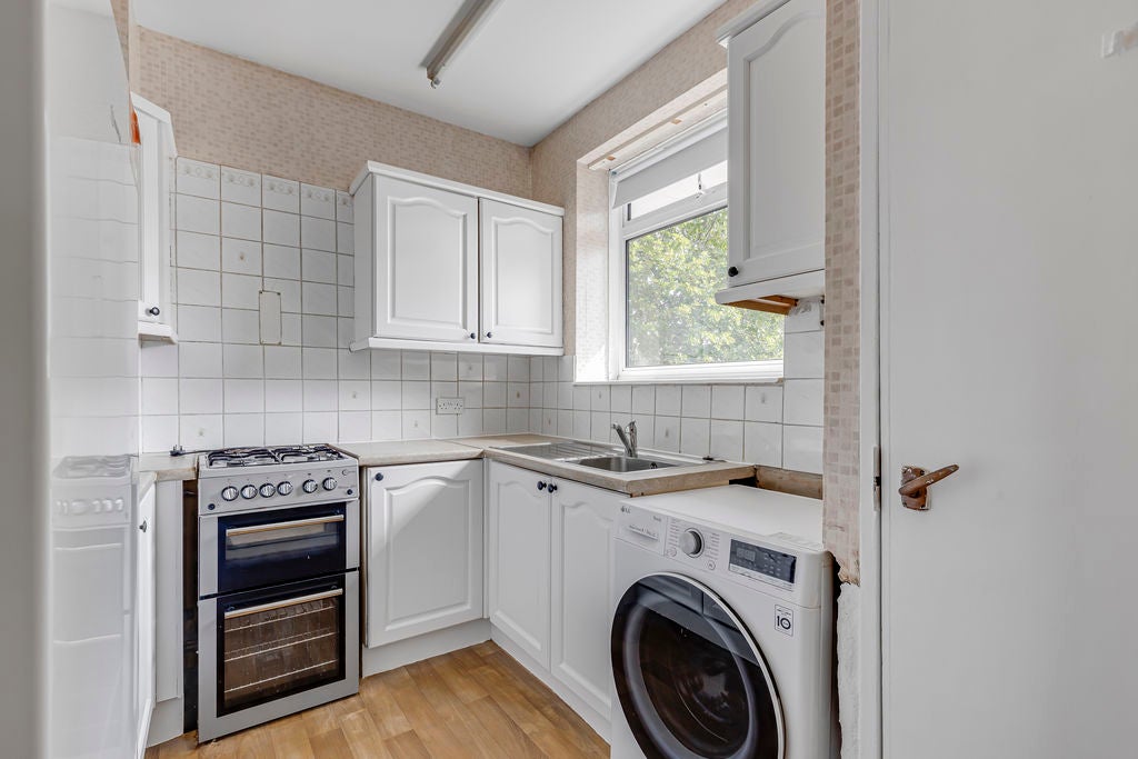Flat Nankin Street in Greater London