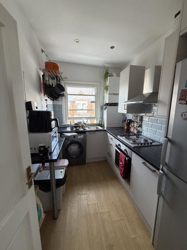 Room Sudbourne Road in Greater London