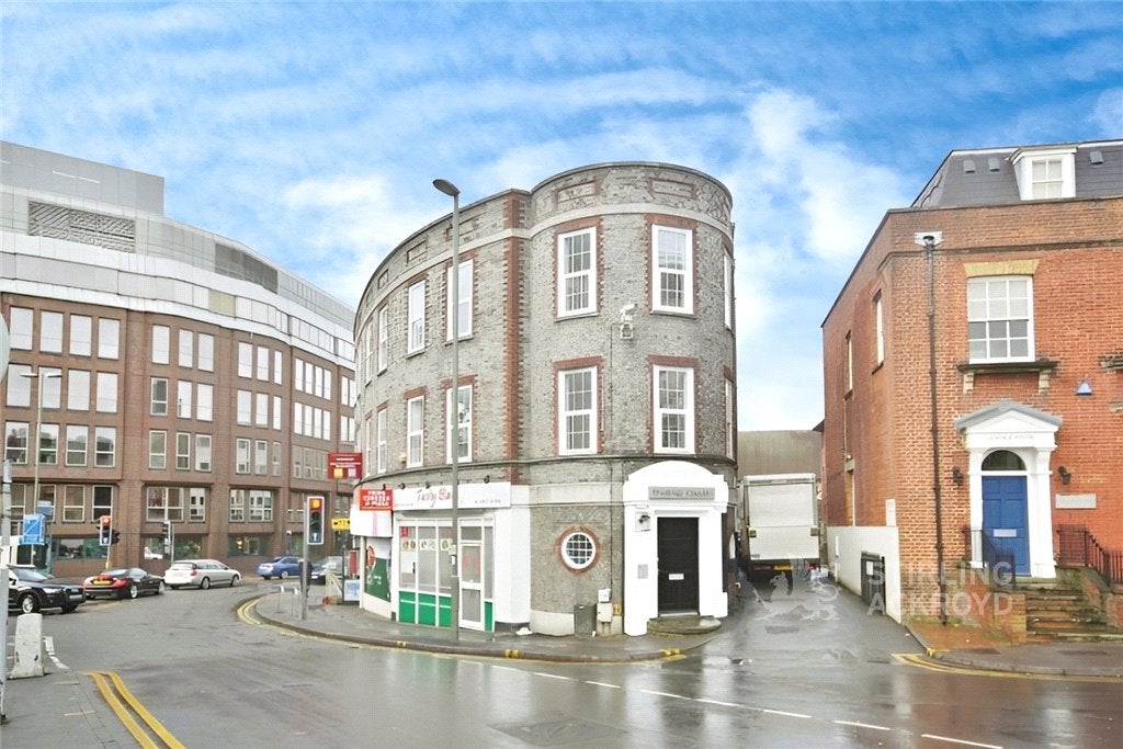 Flat Leapale Lane in Guildford