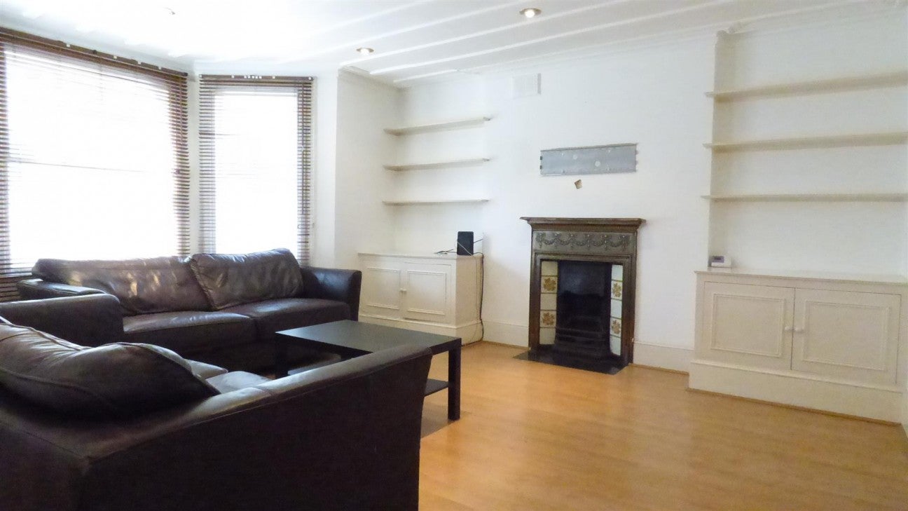 Flat North Side Wandsworth Common in Greater London