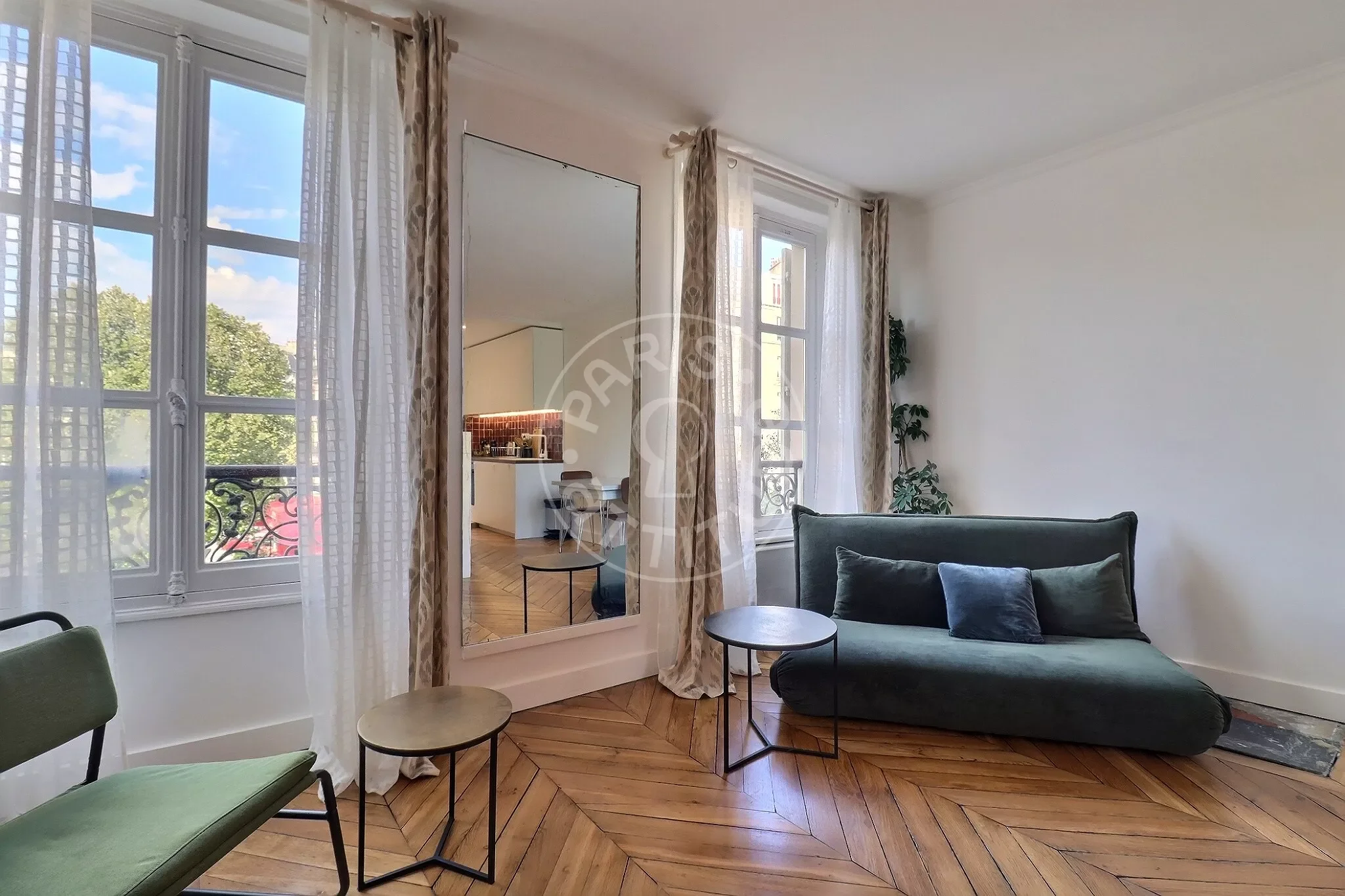 Flat Rue du Faubourg Saint-Honoré in Paris