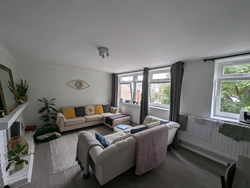 Room Oakhill Road in Greater London