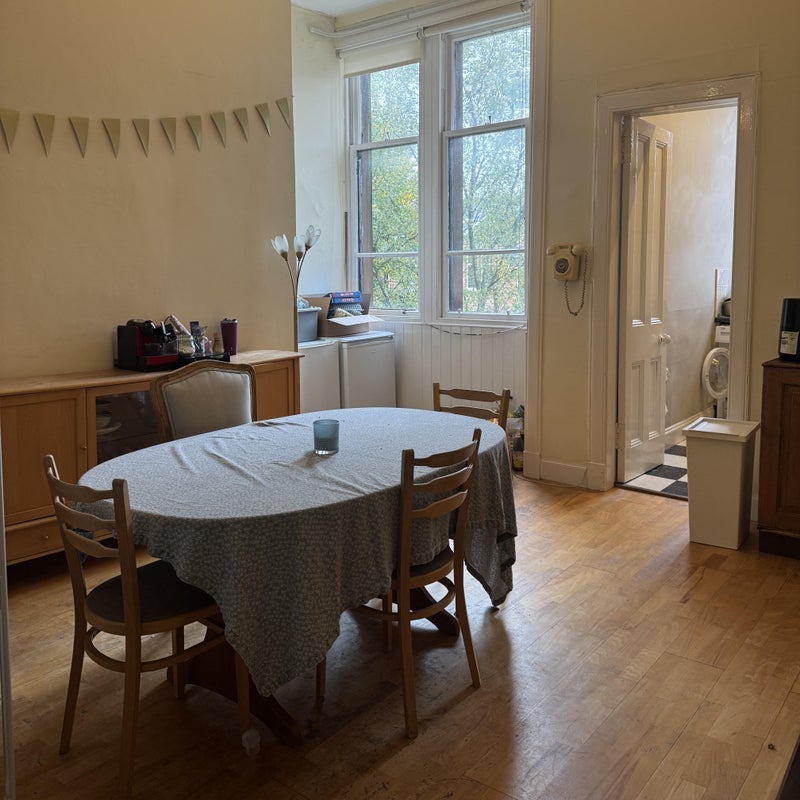 Room Hyndland Road in Glasgow