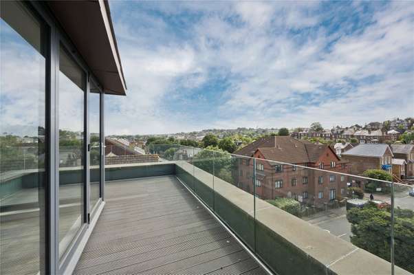 Flat Farnham Road in Guildford