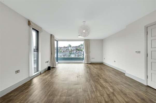 Flat Farnham Road in Guildford