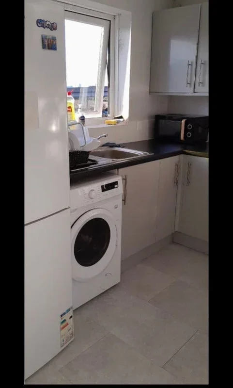 Room Lincoln Road in Greater London