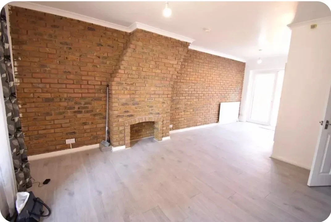 House Commercial Way in Greater London