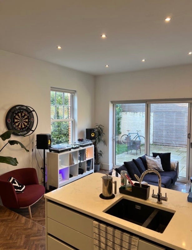 Room Thorncliffe Road in Greater London