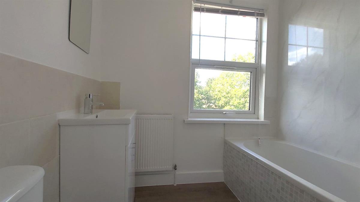 Flat London Road in Greater London