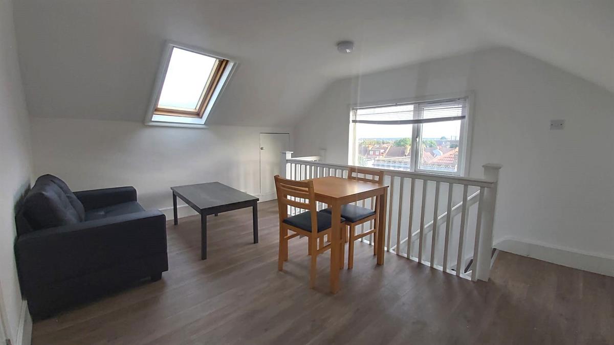 Flat London Road in Greater London