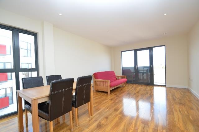 Flat Imperial Drive in Greater London