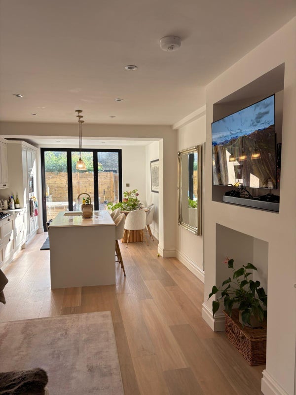 Room Louisville Road in Greater London