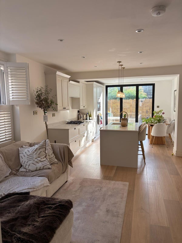 Room Louisville Road in Greater London
