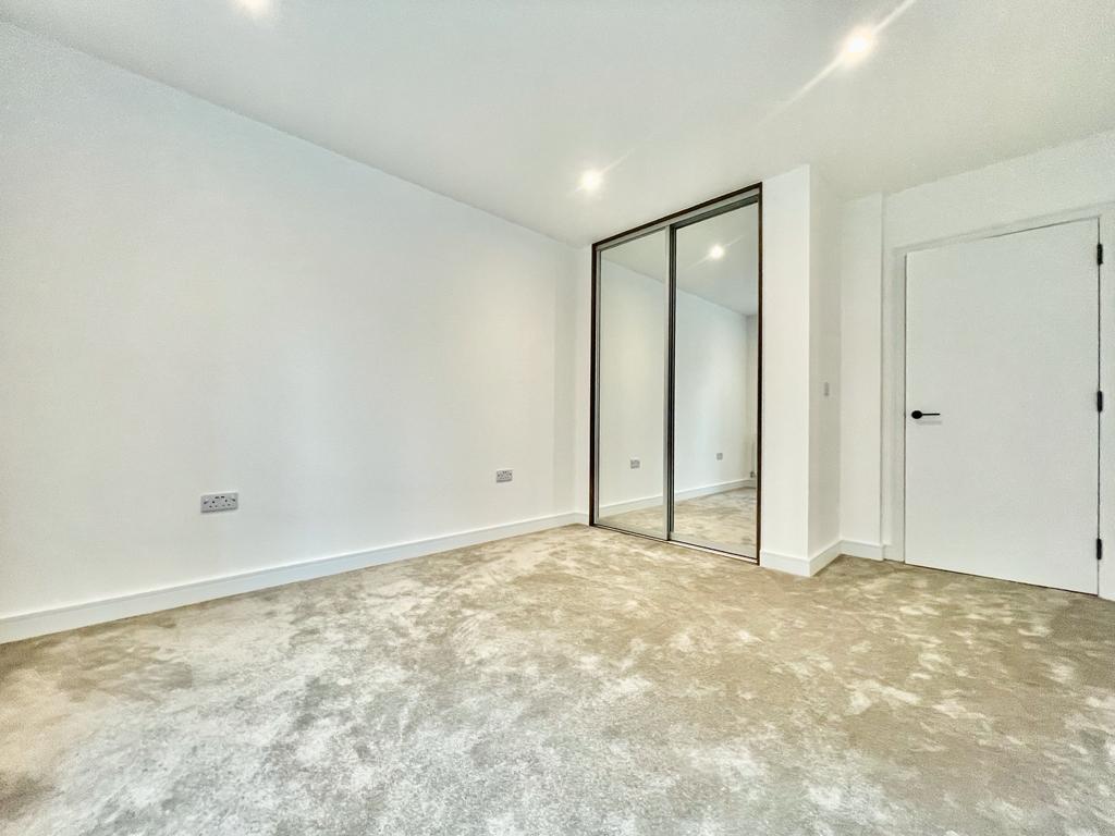 Flat Greenleaf Walk in London